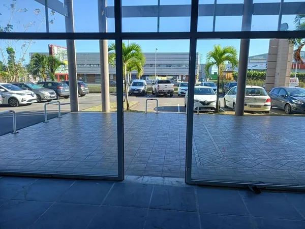 Local commercial 140 m²