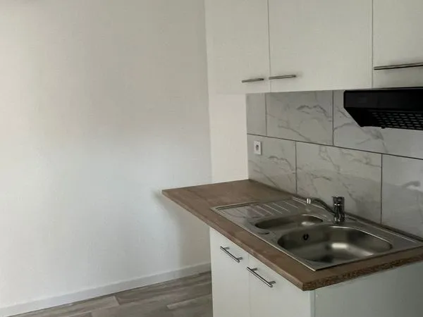 Apt F2 renové libre à partir du 20 sept Centre ville de Flins sur Seine