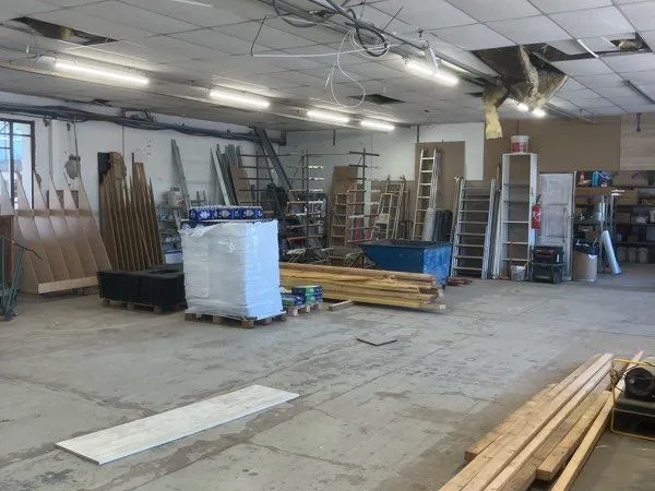 Local à vendre 300 m2 + 70 m2 déjà loué