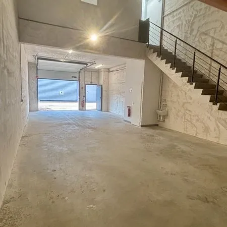 Propriétaire loue sans frais d'agence local mixte de 136 m2 LYON OUEST