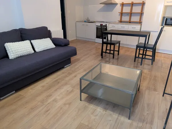 2 chambres disponible dans maison rénovée meublée