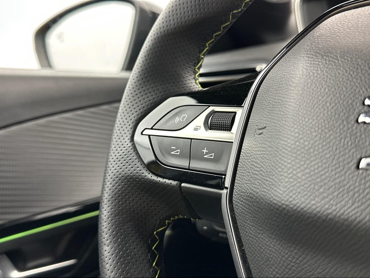 Peugeot 208 puretech 100 s&s bvm6 gt pack — photo 18
