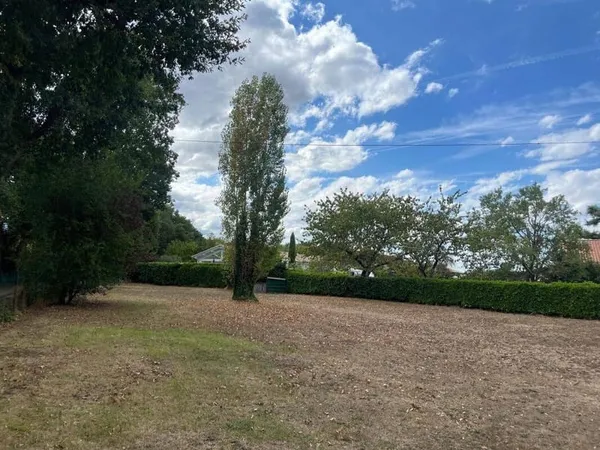 Terrain 745 m²