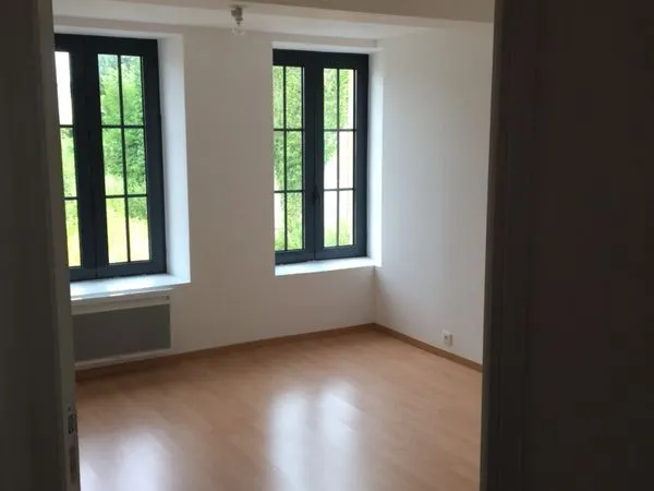 Vendresse (08) - Grande maison de village avec terrasse & terrain (+ 2 garages en option)