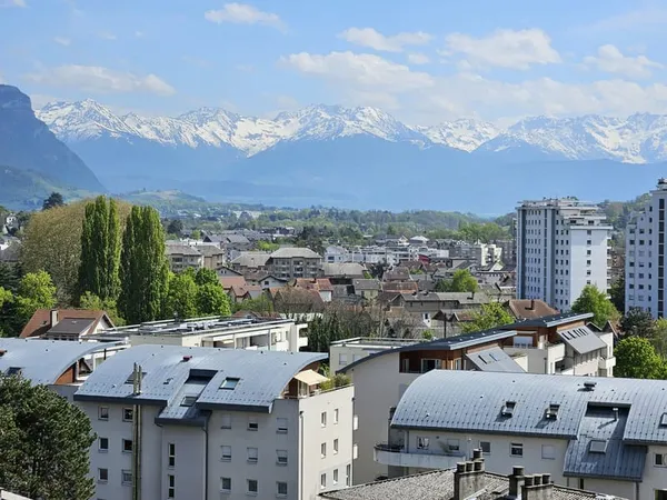 superbe vu F2 53 m2 à Chambéry