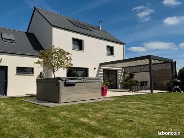 Belle maison contemporaine 133 m², 4 chambres + bureau, terrain paysagé de plus de 600 m², vue campa