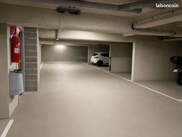 Place de parking à louer - Rue des Stations - Résidence sécurisée