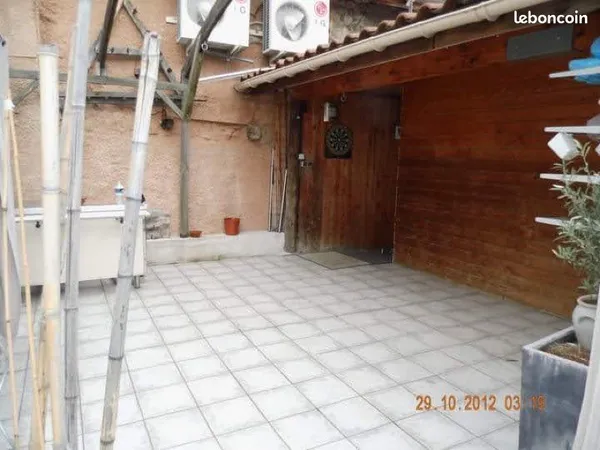 Immeuble composé de 3 appartements et 1 local commercial
