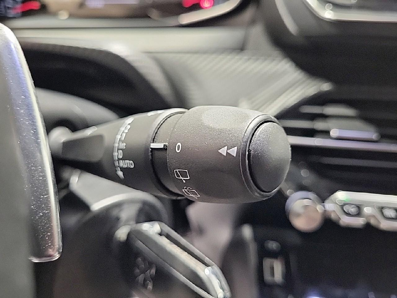 Peugeot 2008 puretech 130 s&s eat8 allure — photo 21
