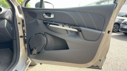 Renault Clio 1.2 TCe 120 EDC - Initiale Paris – 2016 – 120969 km – Essence – Boîte Automatique — photo 31
