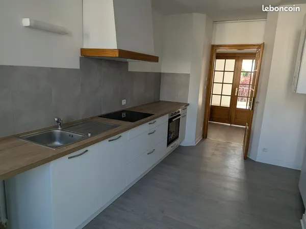 Appartement Location Luxeuil-les-Bains 4p 96m² 695€