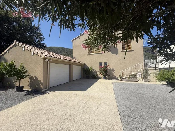 Maison 11 pièces 259 m²