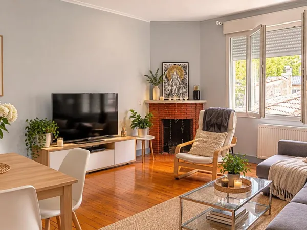 T3 TRAVERSANT DE 71M² - NANSOUTY - LIMITE SAINT-GENES - CHARME DE L'ANCIEN