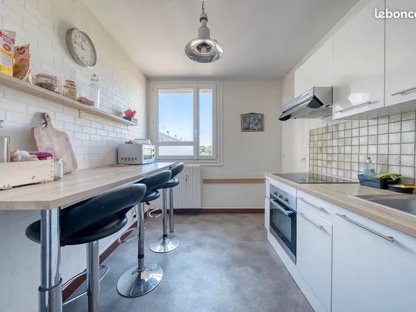 Appartement 4 pièces 10 m²
