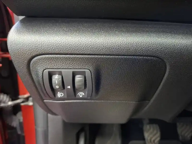Renault Megane mégane iv berline blue dci 115 — photo 18