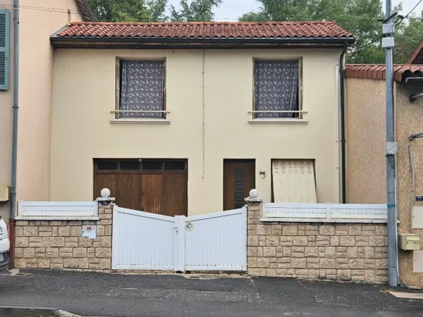 Maison à rénover - 2 chambres - Extérieurs - Garage - Pont-du-Château (63)
