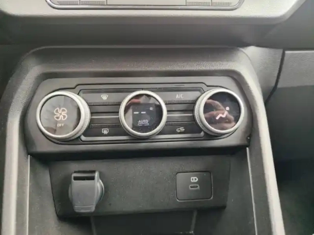 Dacia Sandero 1.0 tce 90ch journey — photo 5