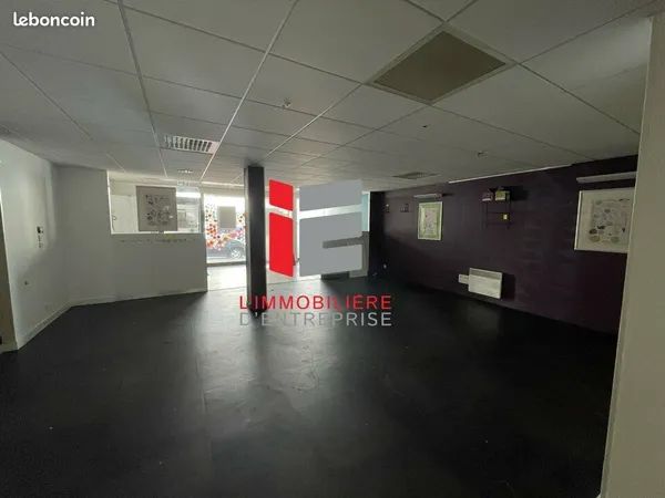 Local commercial 180 m²