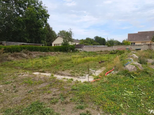 Terrain 740 m²