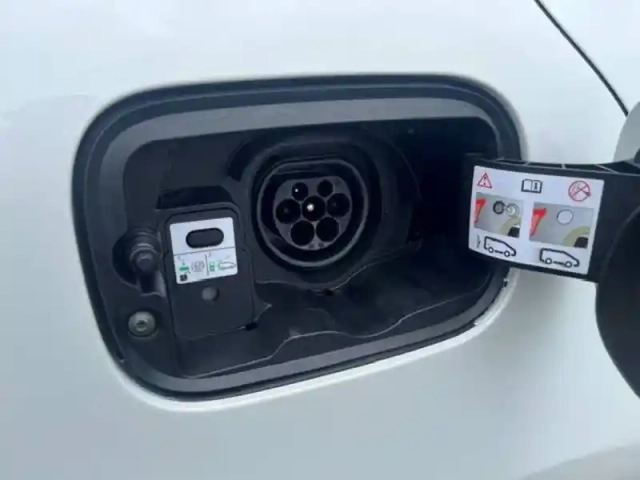 Renault Megane mégane iv estate e-tech plug-in hybride 160 — photo 29