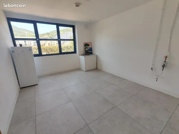 Centre d'affaires 93 m²