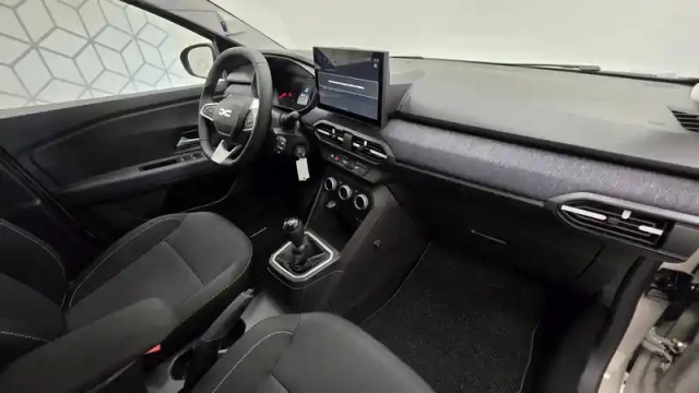 Dacia Sandero sce 65 — photo 23