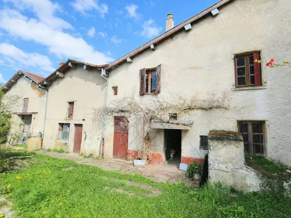 Maison ancienne à rénover à Valencin - 8 pièces, 175 m², terrain 852 m²