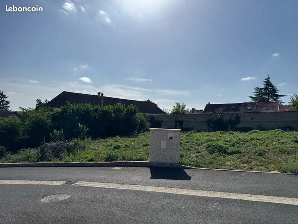 Terrain à 10 mn RER CERGY