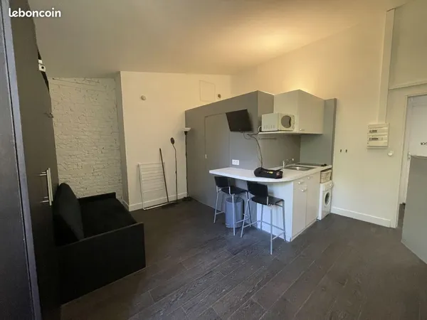 LIBERTE - REPUBLIQUE - Studio meublé de 21 m² au 3ème étage