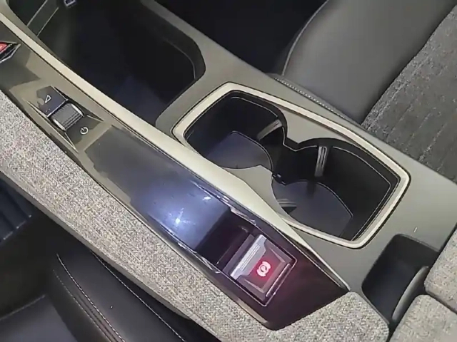 Peugeot 3008 electrique 210 ch 73 kwh — photo 54