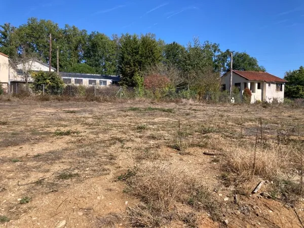 Terrain 385 m²