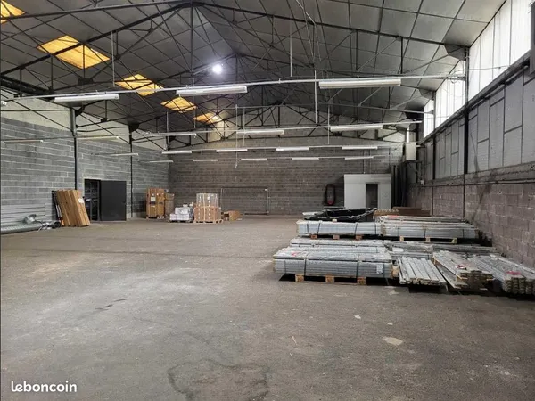 Dépôt à louer 500 m² BRIVES CHARENSAC