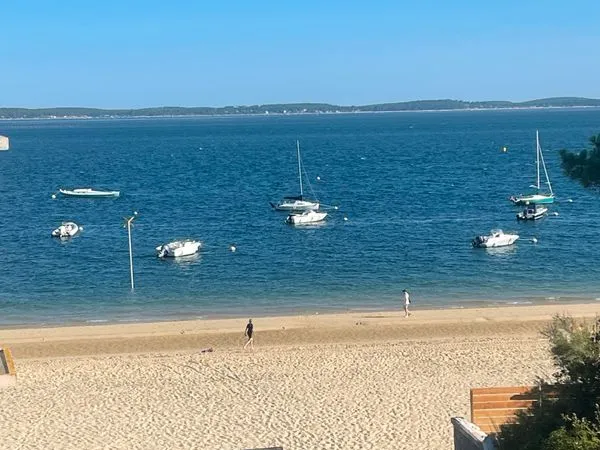 « ARCACHON PEREIRE - T2 42 m² - PREMIÈRE LIGNE - VUE BASSIN - PLAGE DIRECTE - TERRASSE