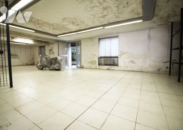 Local d'activités 250 m²