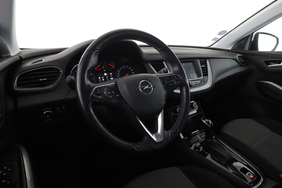 Opel Grandland X 1.2 Turbo Auto — photo 10