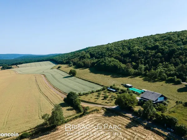 25 mn BEAUNE et NUITS-SAINT-GEORGES - Maison bioclimatique de 230 m² avec dépendances et vue panoram