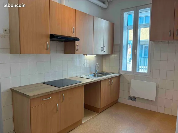 Toulouse, station de métro MINIMES-CLAUDE NOUGARO (ligne B) , particulier loue appartement T3 de 62m