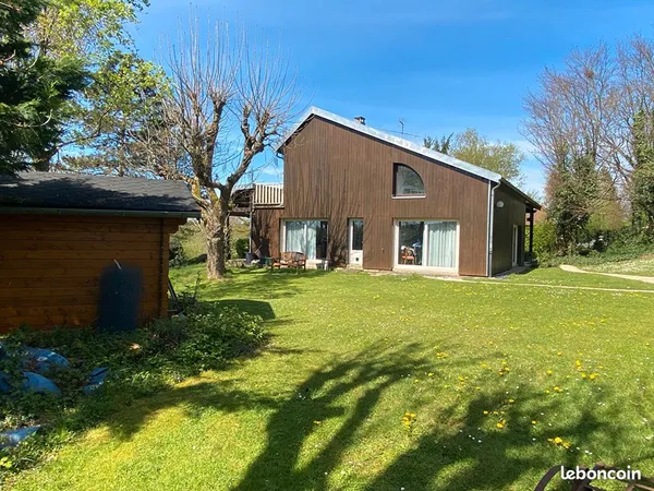 Maison 8 pièces 239 m²