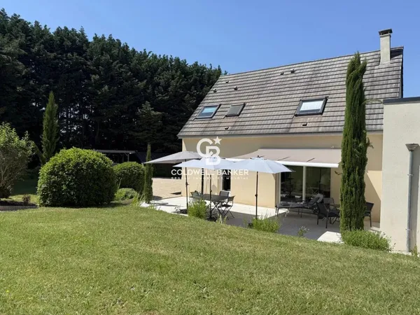 Vends maison située en campagne - 236.42 m² - 6 pièces, 5 chambres - Torcé-en-Vallée 72110