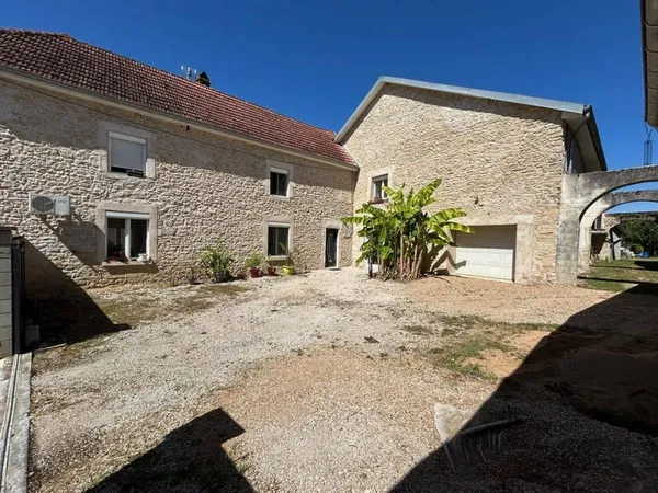 Maison 8 pièces 223 m²