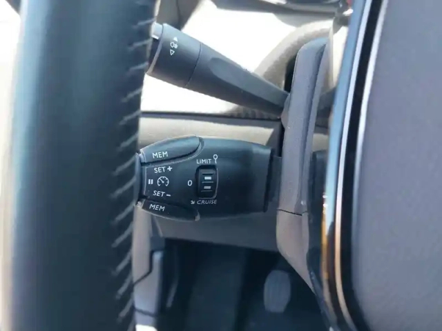 Peugeot 208 puretech 100 s&amp;s bvm6 — photo 19