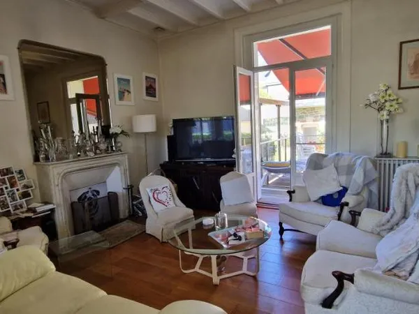 Maison 10 pièces 215 m²