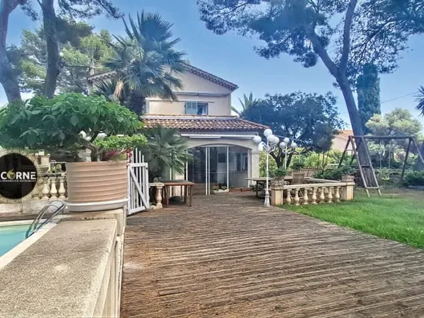 Villa 11 pièces 259 m²