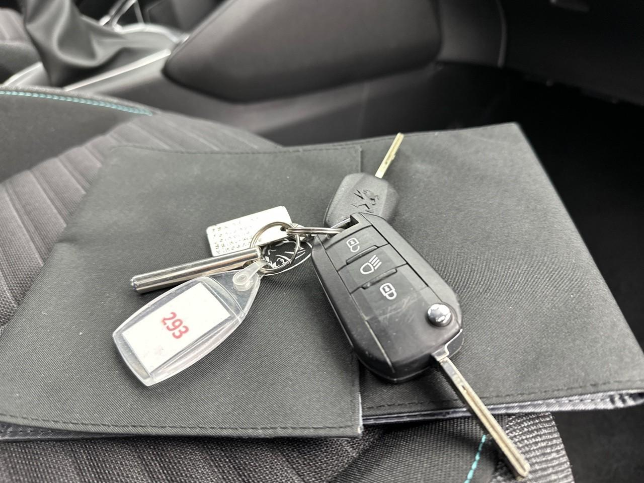 Peugeot 208 puretech 75 s&s bvm5 style — photo 32