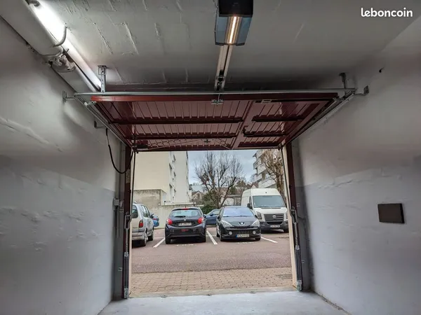 🚗 Box Fermé 14m² Électrifié & Sécurisé — Sceaux-Blagis / Fontenay-aux-Roses