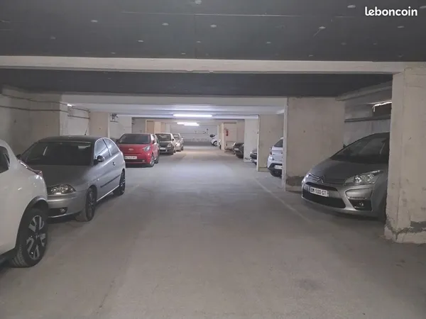 Vend grand garage pour investisseur