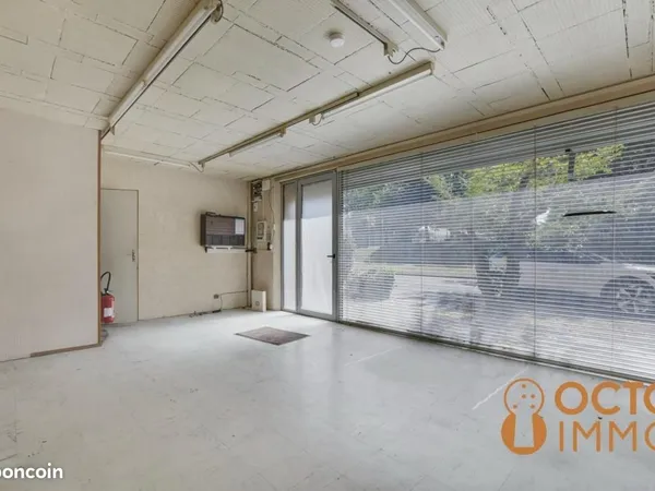 Local d'activité 77 m²