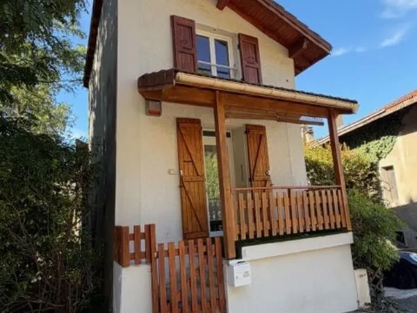 Maison de ville secteur vieux village Frange verte