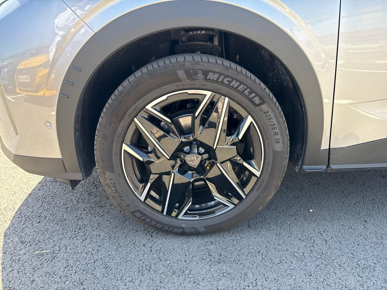 Peugeot 3008 hybrid 145 e-dcs6 gt — photo 11