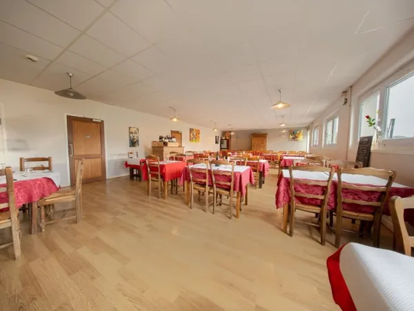 À VENDRE : Fonds de commerce Bar-Restaurant PULVERIERES 241 m2